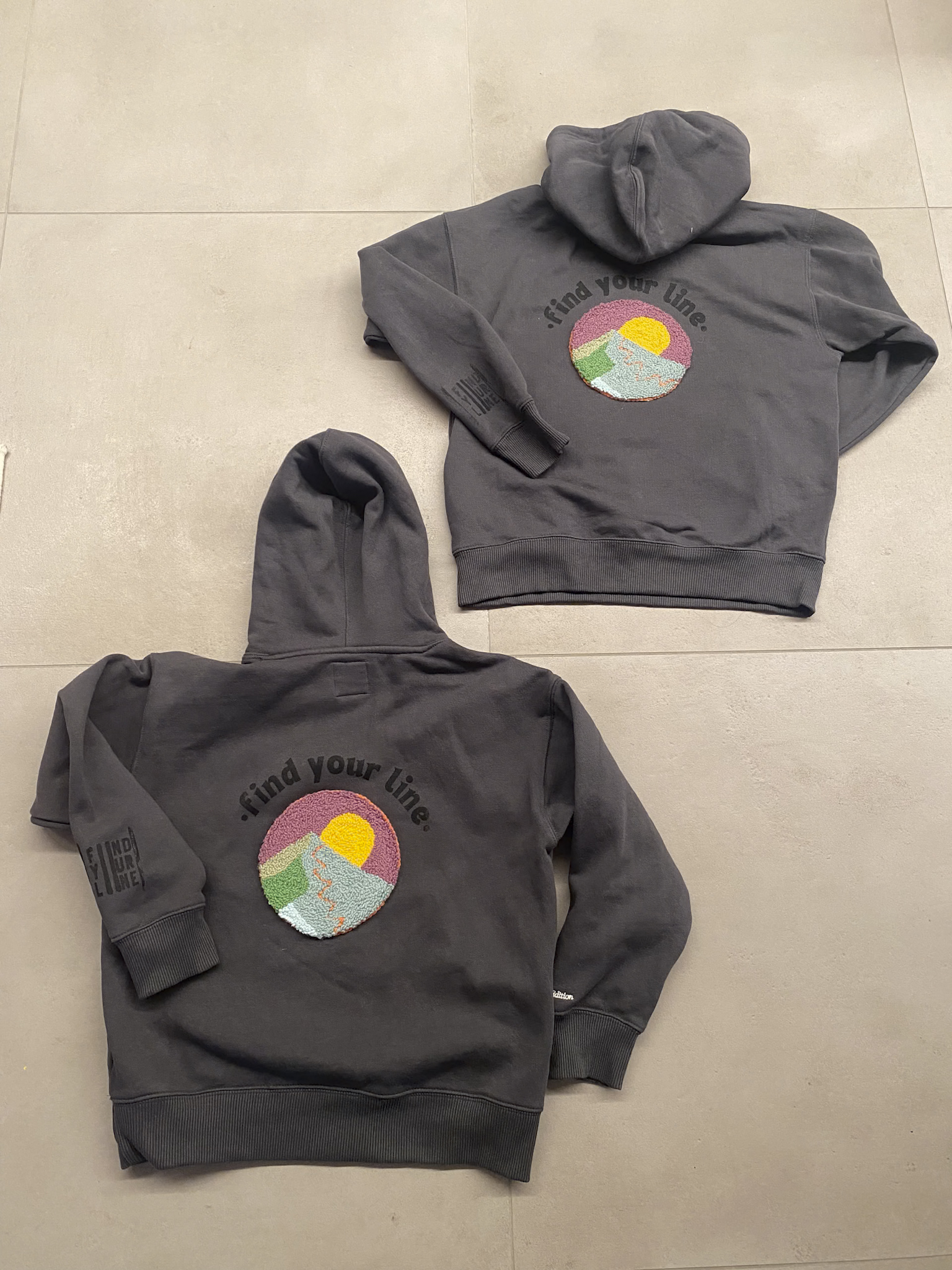 Punch Needle Patch mit Berglandschaft auf Hoodie – Workshop bei StraightCurls in München FFB